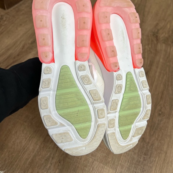 Size 6.5 Nike 270 (fits a little large) - Picture 3 of 3